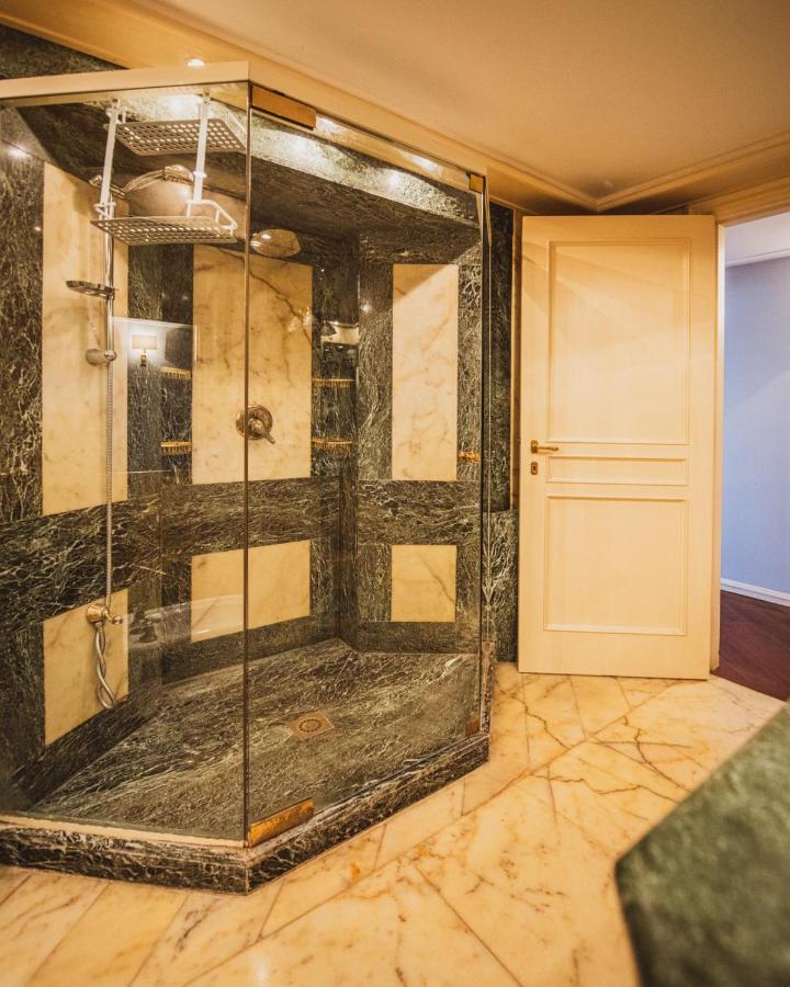 Made In Luxury 3* Rom