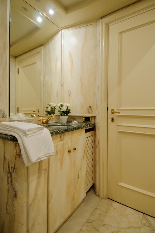 Made In Luxury Rom