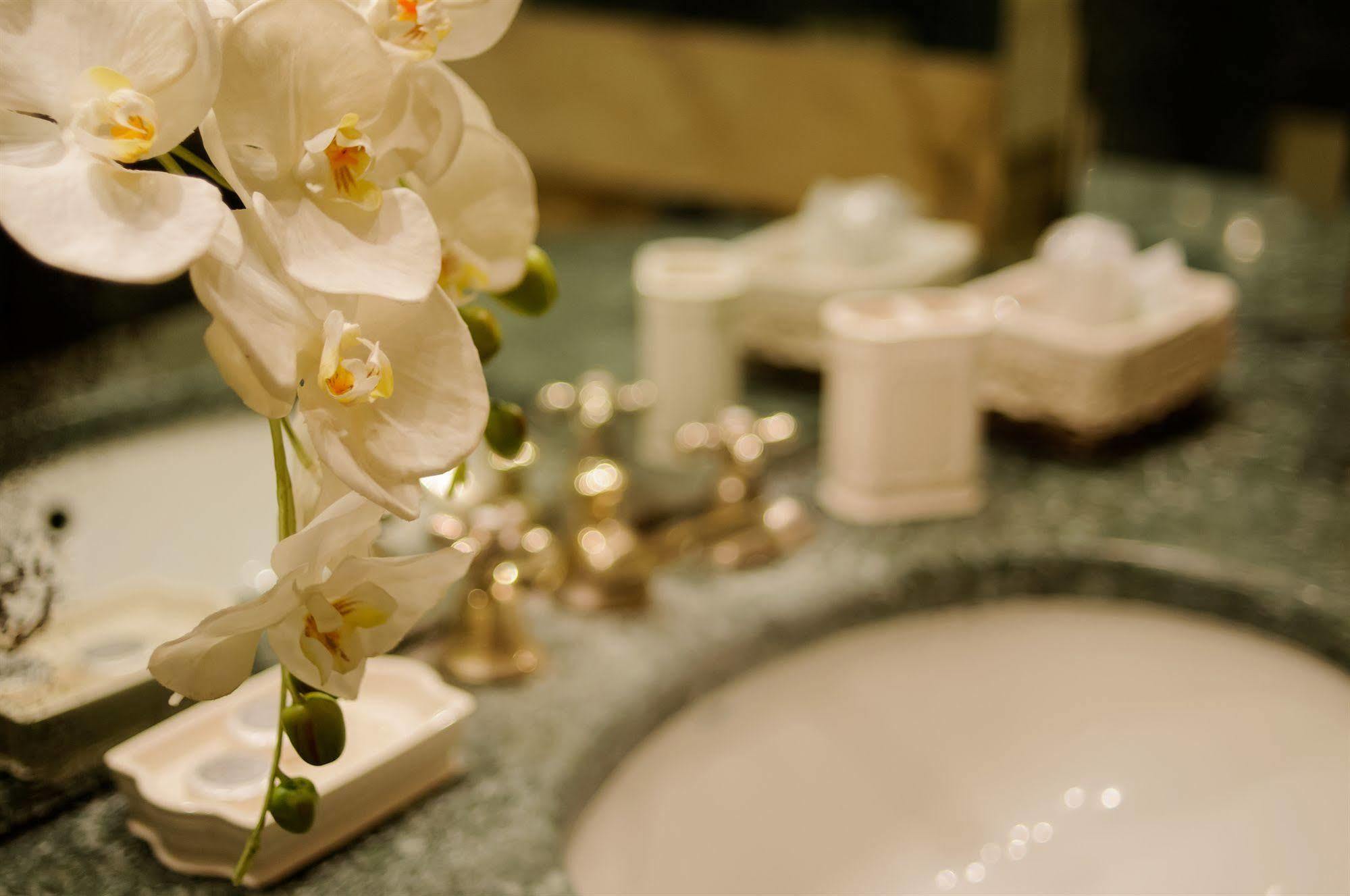 Made In Luxury 3* Rom